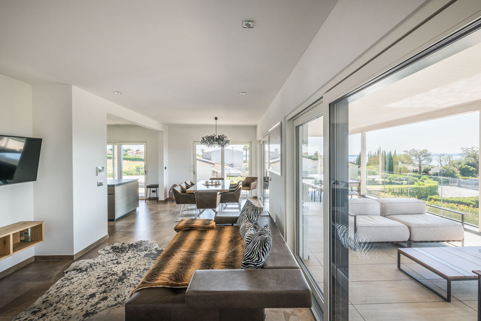villa Lago di Garda interno di soggiorno, fotografia di architettura di interni