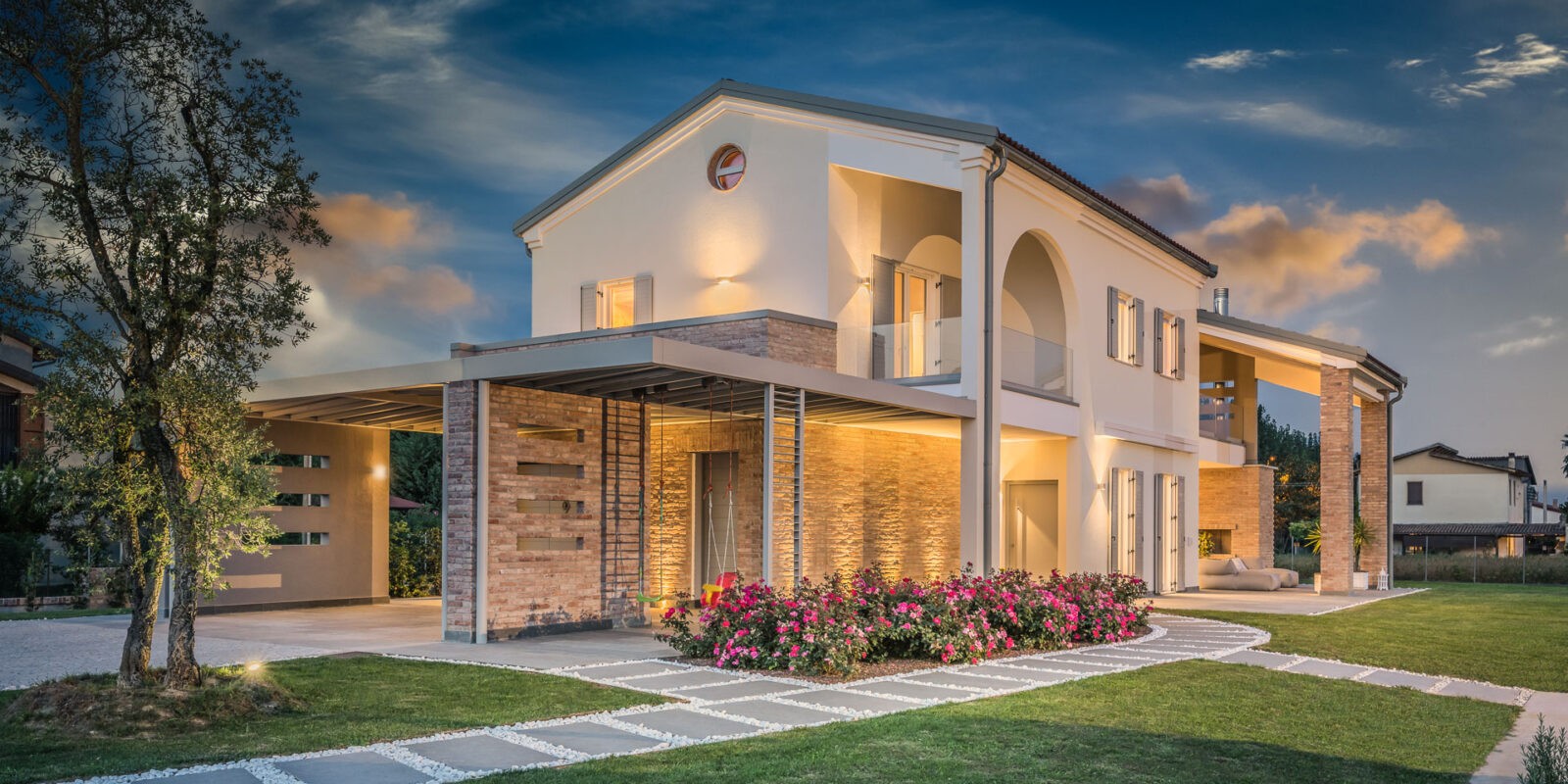 casolare ristrutturato con giardino - ripresa fotografica serale